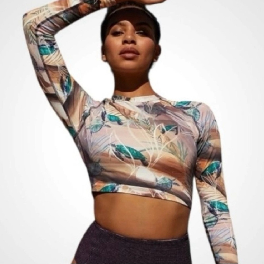 WET Swimwear Honu Hailee Turtle Print Swimsuit Top Rash Guard New Medium - Picture 1 of 8